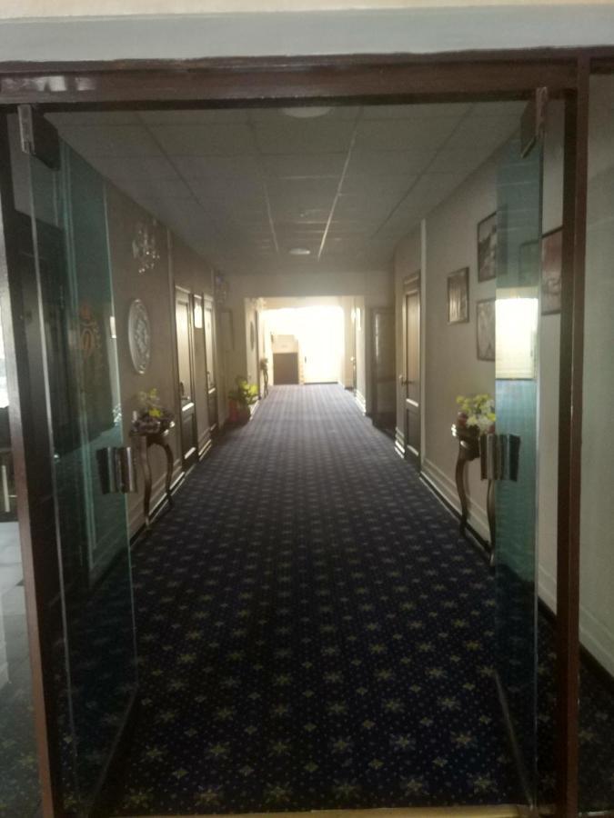 Residence Hotel Pavlodar Eksteriør billede