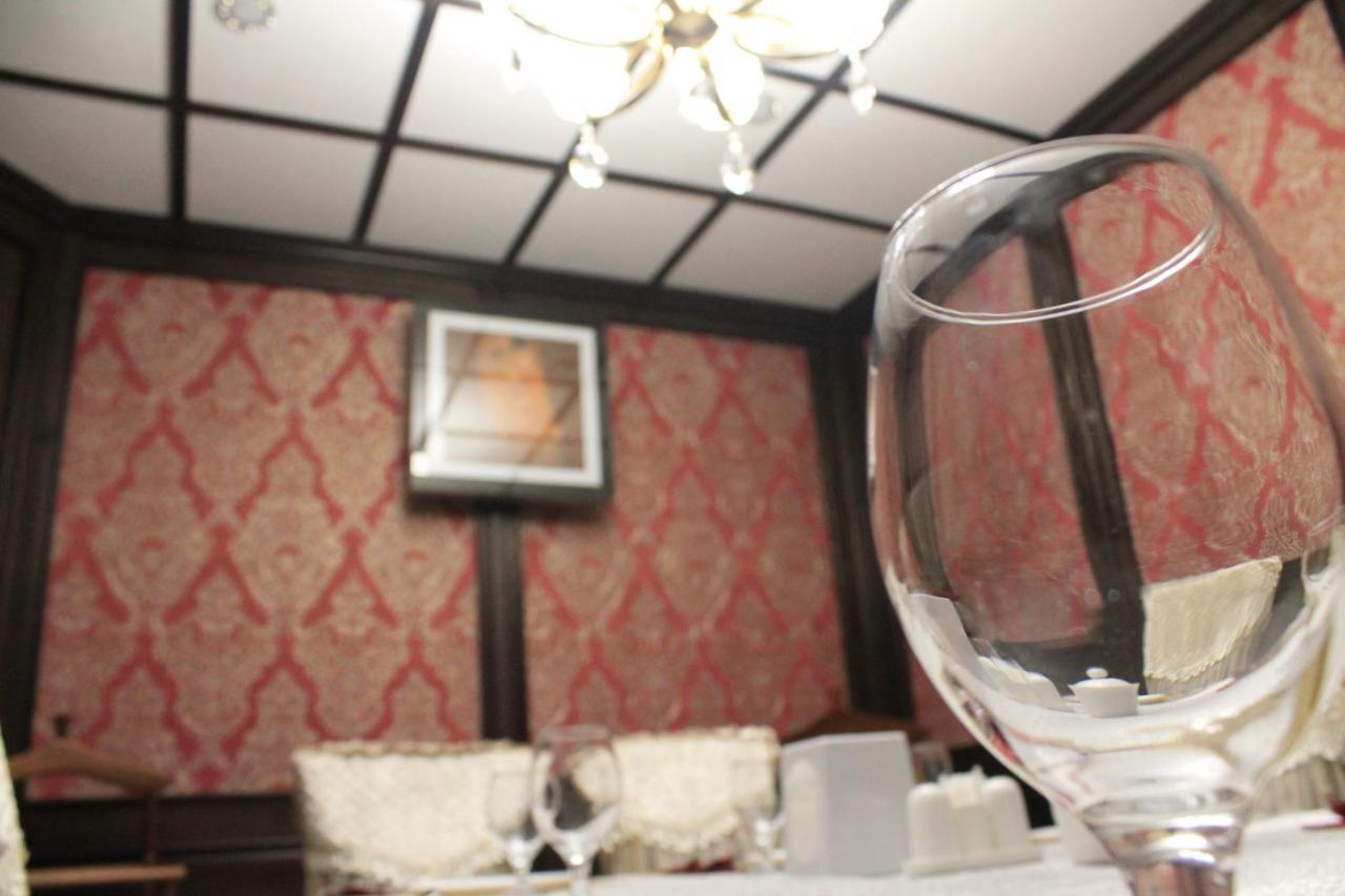 Residence Hotel Pavlodar Eksteriør billede